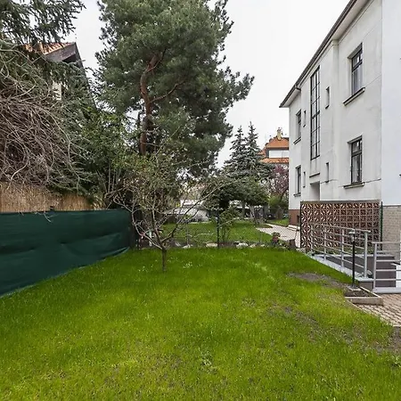 公寓 Peaceful & Quiet Flat Near Park + Parking 布拉格