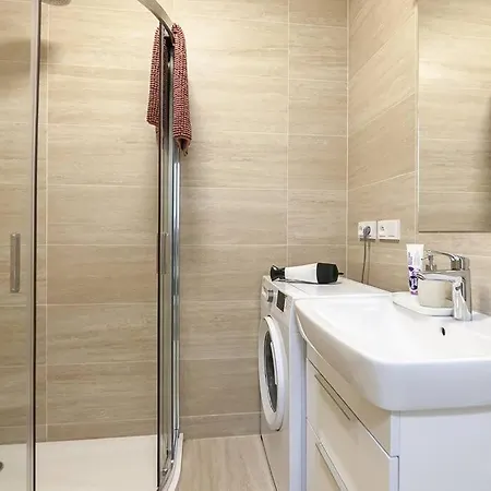 Peaceful & Quiet Flat Near Park + Parking 公寓 布拉格