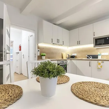 Peaceful & Quiet Flat Near Park + Parking 公寓