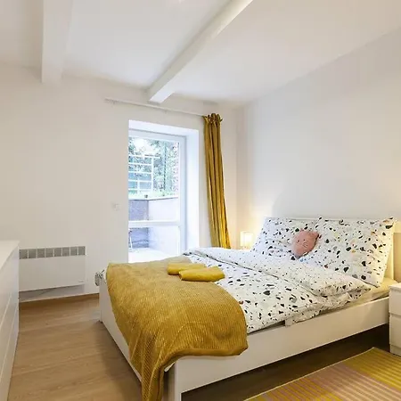 公寓 Peaceful & Quiet Flat Near Park + Parking 布拉格