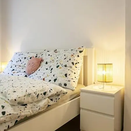 Peaceful & Quiet Flat Near Park + Parking Apartment Prag