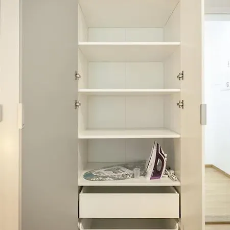 Peaceful & Quiet Flat Near Park + Parking Apartment