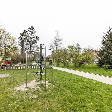 Peaceful & Quiet Flat Near Park + Parking
