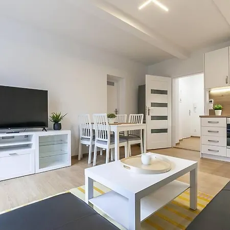 Peaceful & Quiet Flat Near Park + Parking Apartment
