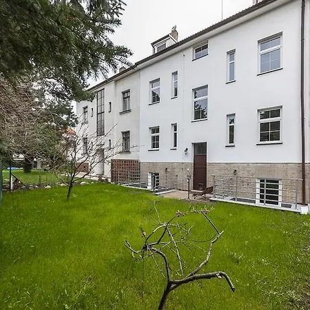 Peaceful & Quiet Flat Near Park + Parking Prague