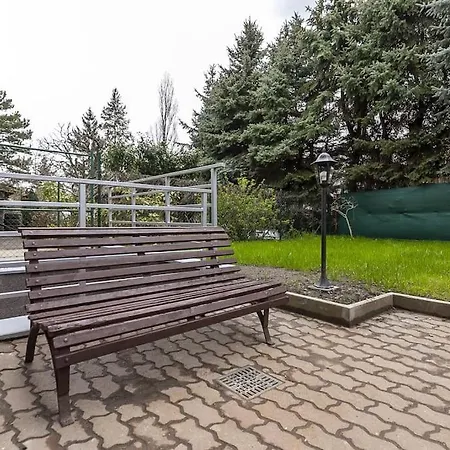 Peaceful & Quiet Flat Near Park + Parking Apartment *